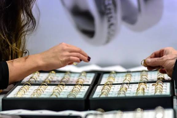 Ring showcase